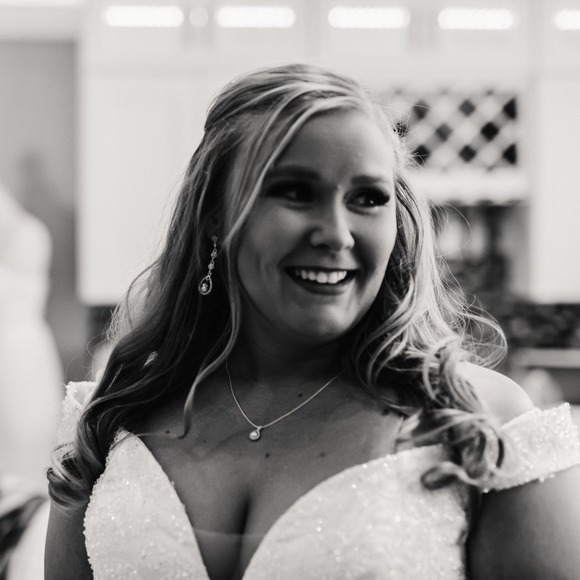 Meet your Posher, Kori - Picture 1 of 1